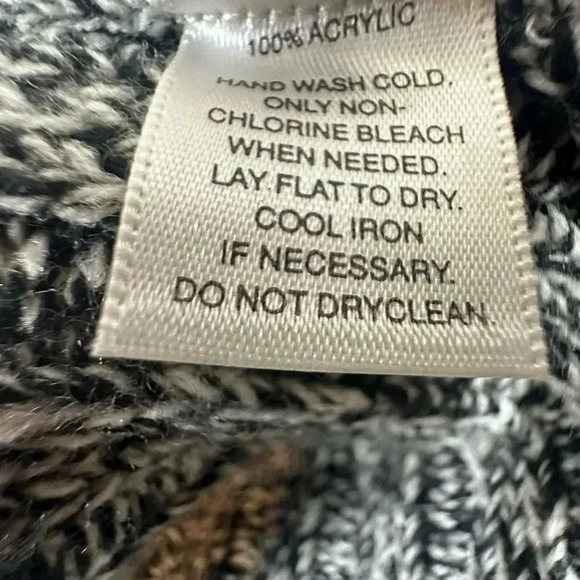 White House Black Market Gray Sweater Shrug - Picture 9 of 9